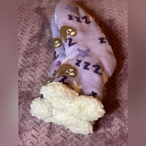 NWOT MUK LUKS FUZZY SLOTH SLIPPER SOCKS